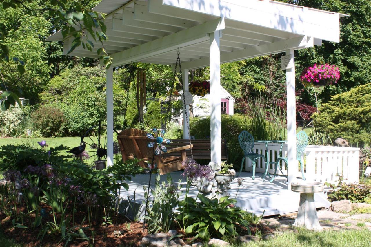 Carrousel Bed & Breakfast Cayuga Exterior foto