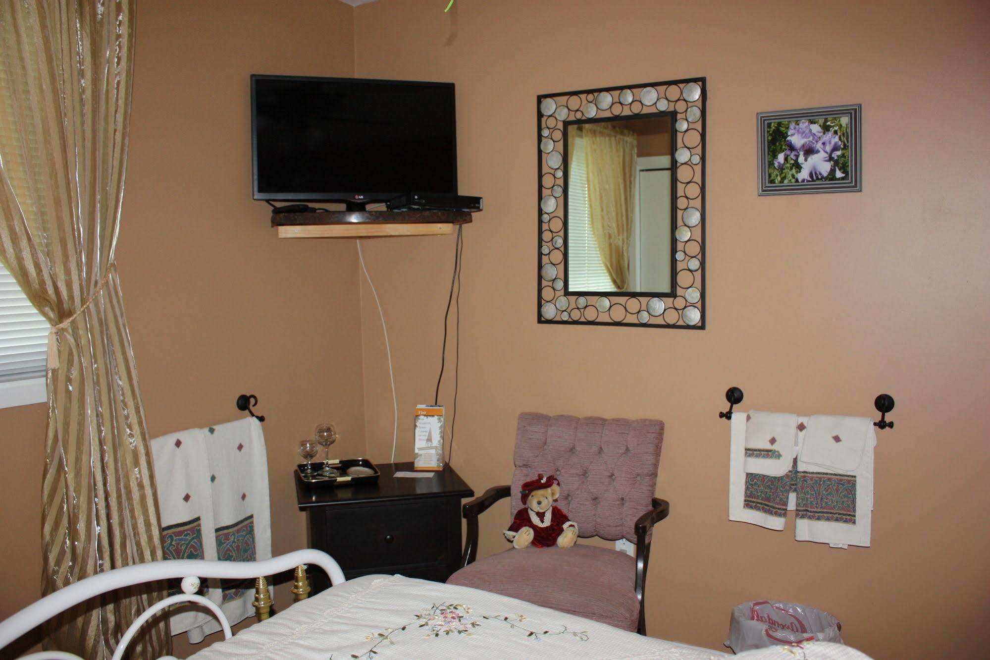 Carrousel Bed & Breakfast Cayuga Exterior foto