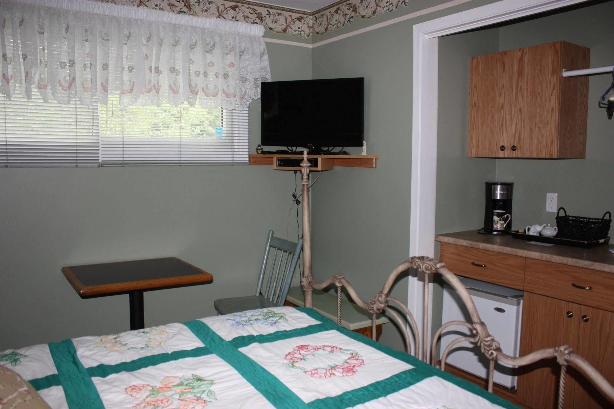 Carrousel Bed & Breakfast Cayuga Exterior foto