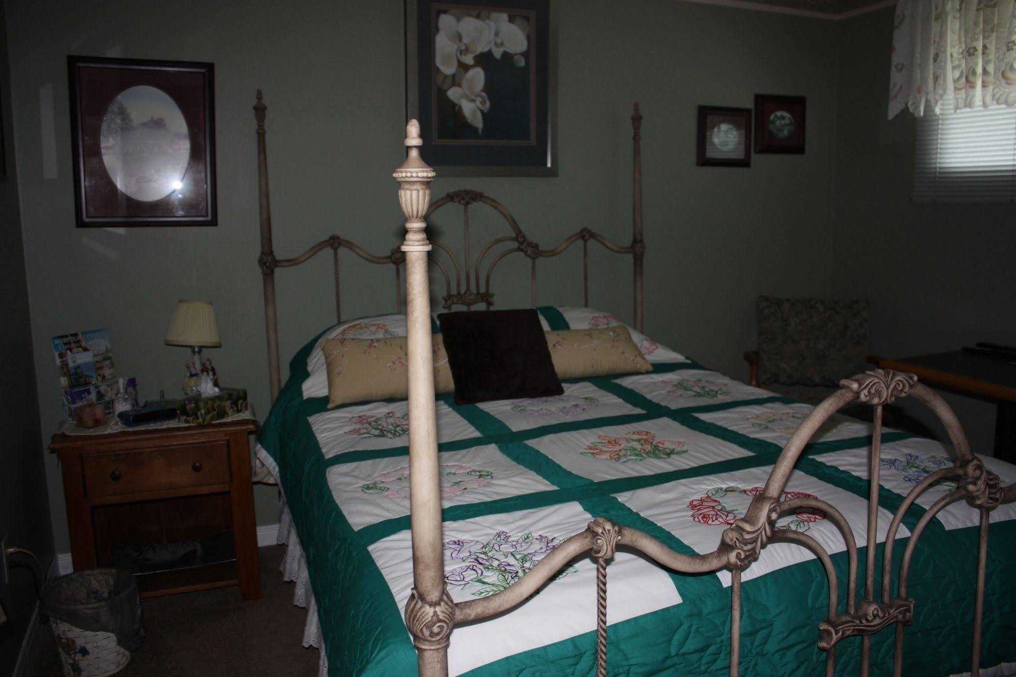 Carrousel Bed & Breakfast Cayuga Exterior foto